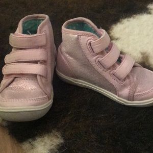 2 for $20 Light pink sneakers 6.5 wide